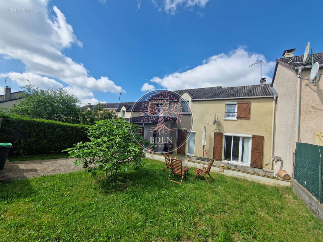 Maison à CHERISY