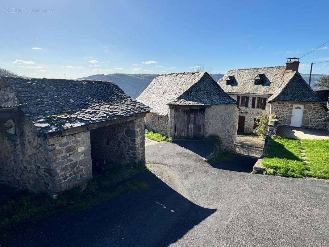 Maison à ENTRAYGUES-SUR-TRUYERE