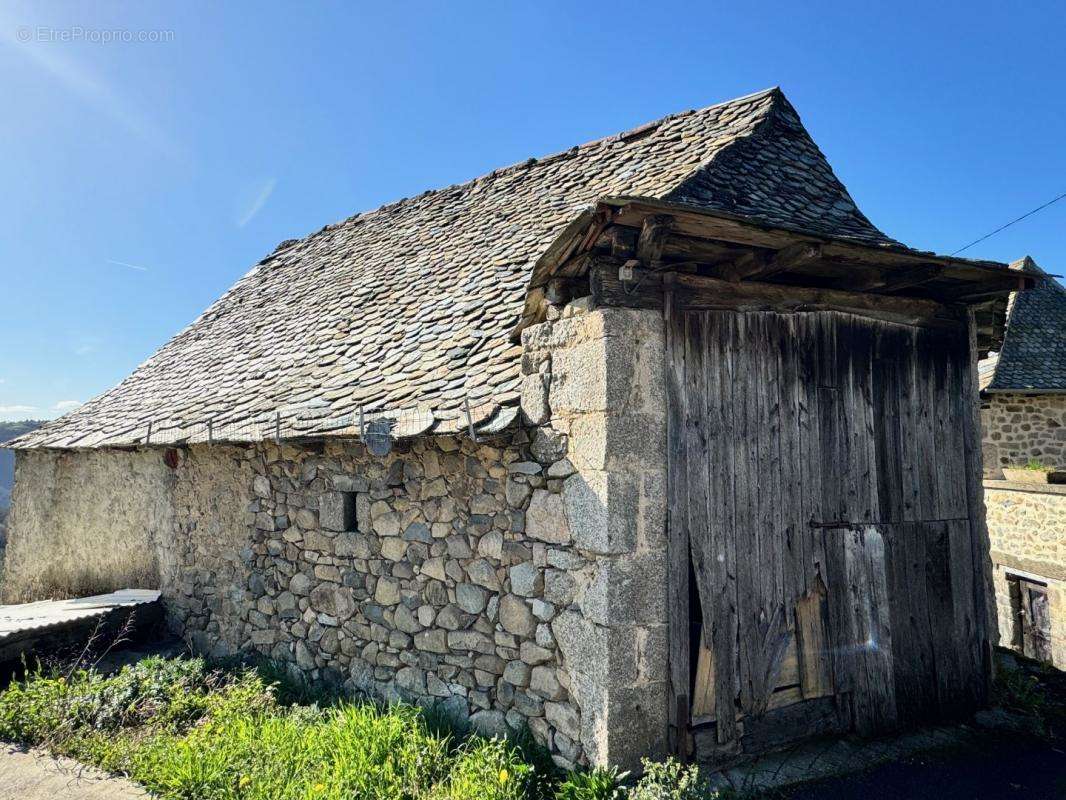 Maison à ENTRAYGUES-SUR-TRUYERE