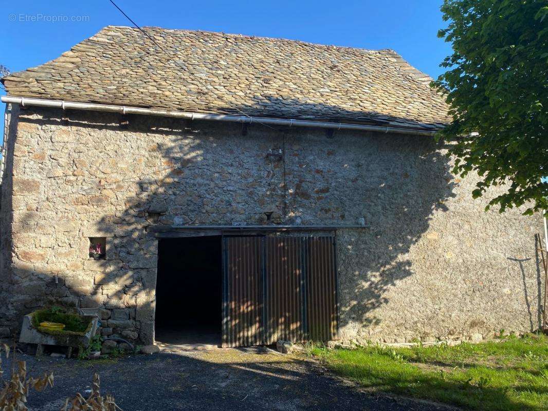 Maison à ENTRAYGUES-SUR-TRUYERE