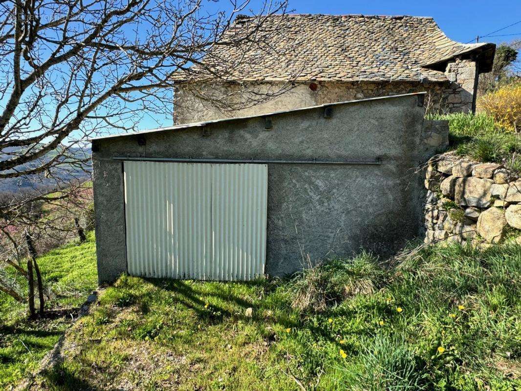 Maison à ENTRAYGUES-SUR-TRUYERE