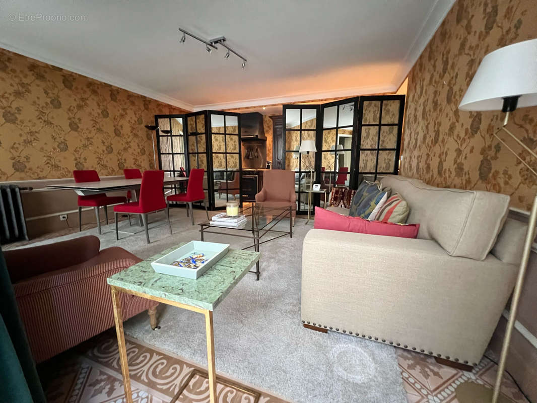 Appartement à PARIS-16E