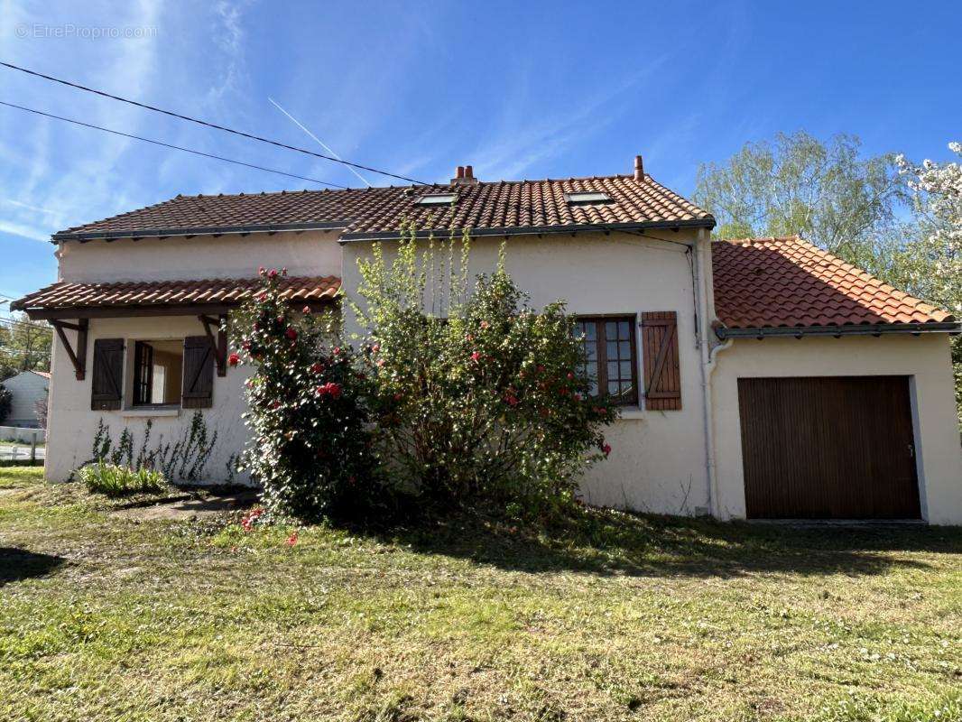 Maison à LA HAIE-FOUASSIERE