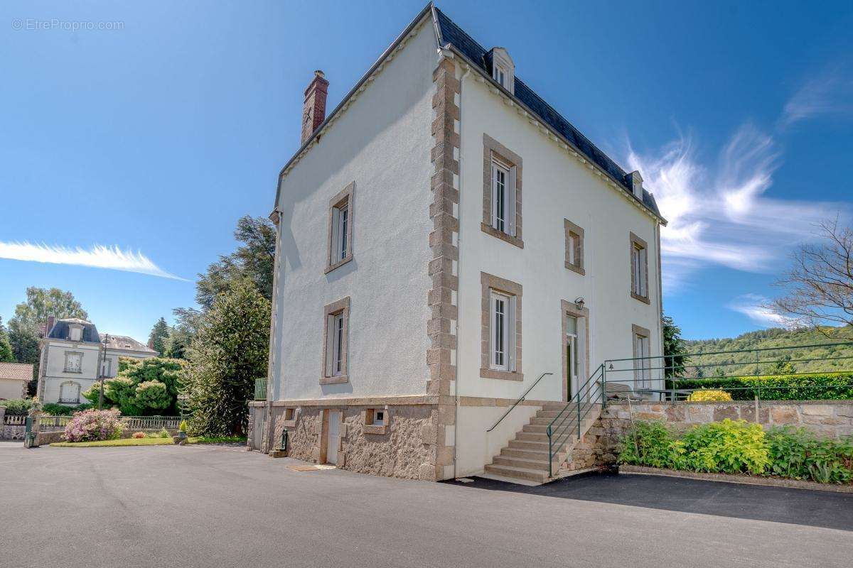 Maison à SAINT-SULPICE-LAURIERE