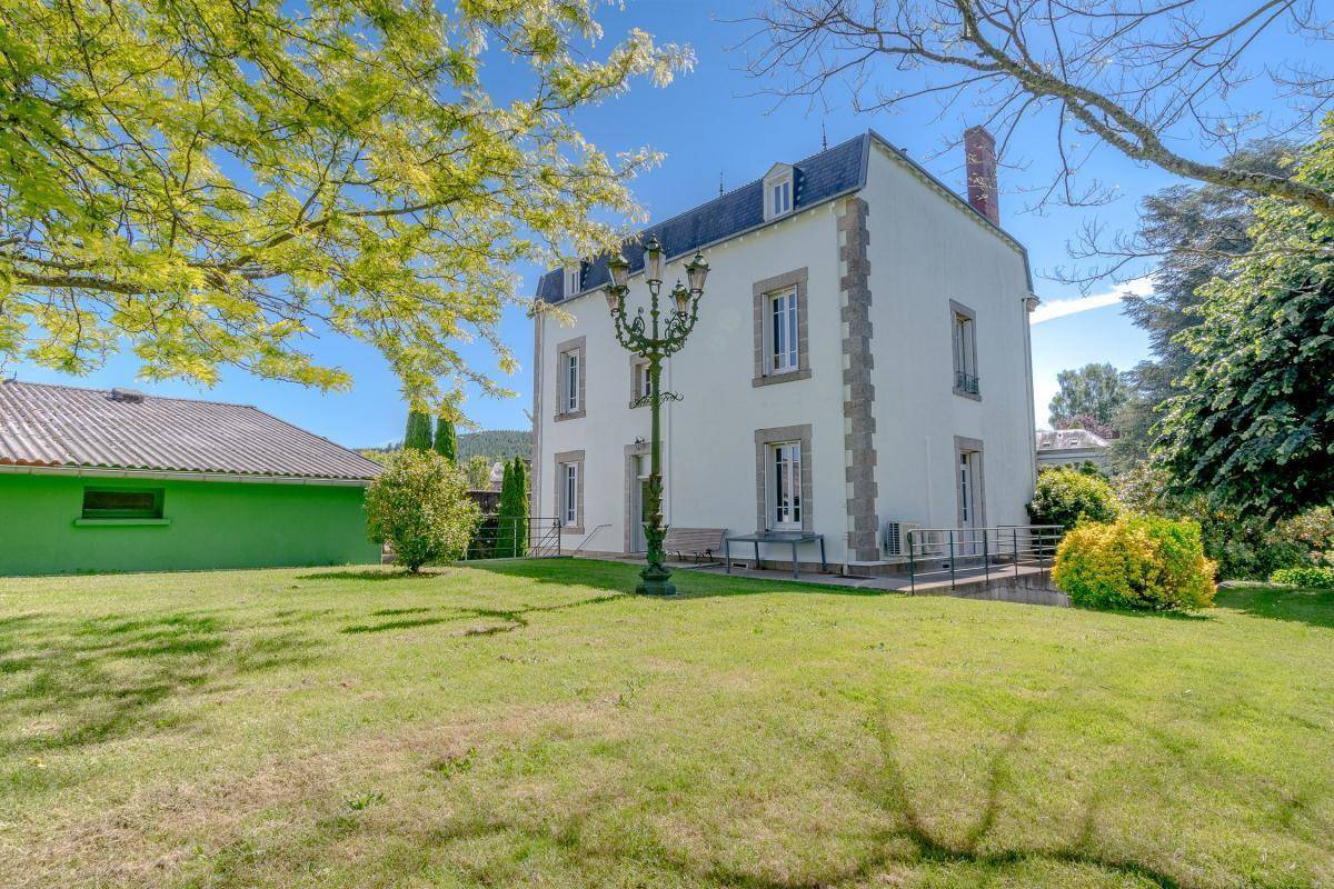 Maison à SAINT-SULPICE-LAURIERE