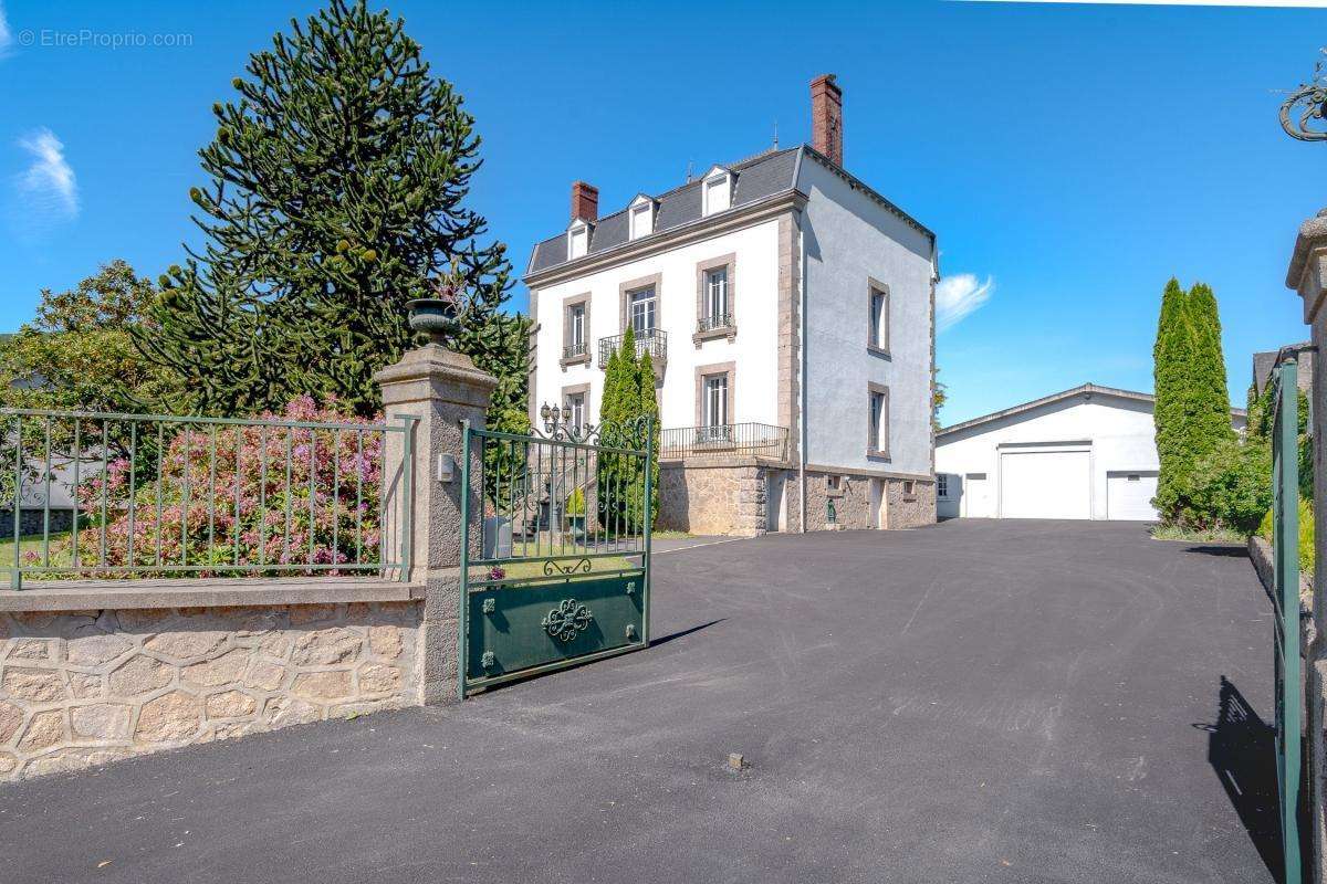 Maison à SAINT-SULPICE-LAURIERE