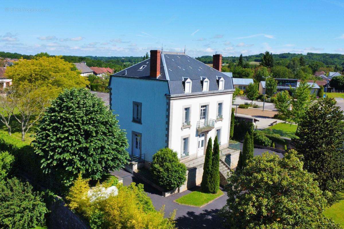 Maison à SAINT-SULPICE-LAURIERE