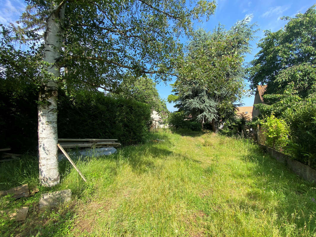 Terrain à BONNIERES-SUR-SEINE