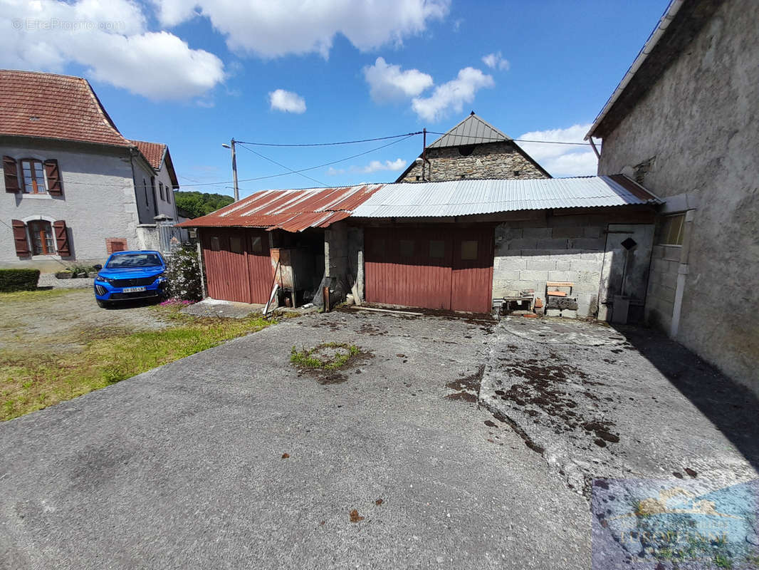 Maison à POUEYFERRE