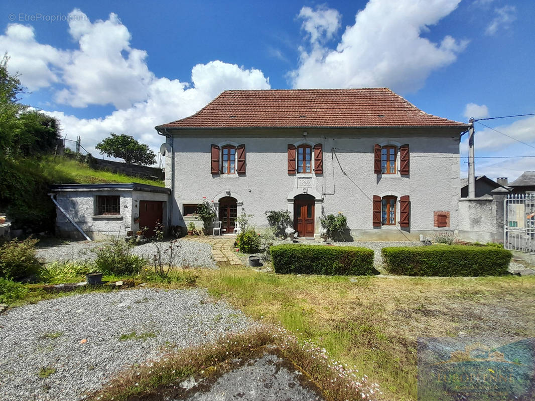 Maison à POUEYFERRE