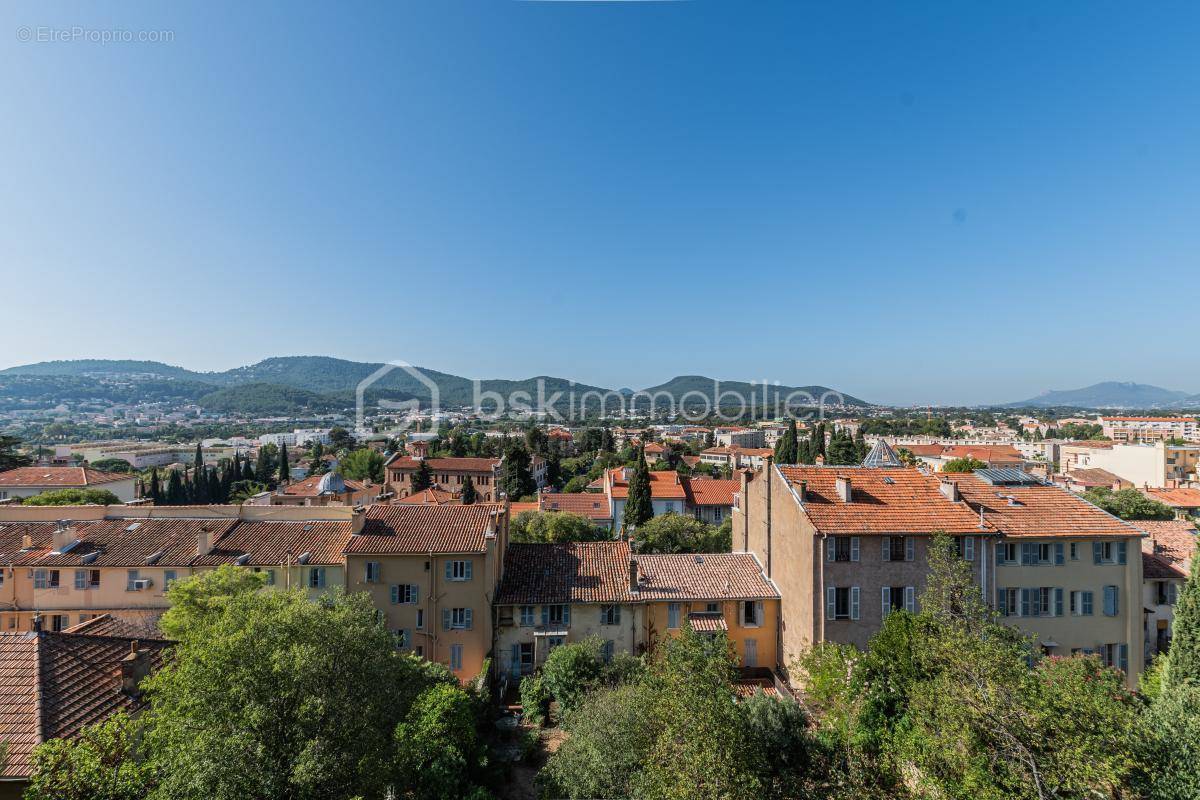 Appartement à HYERES