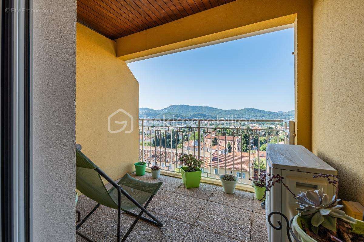 Appartement à HYERES