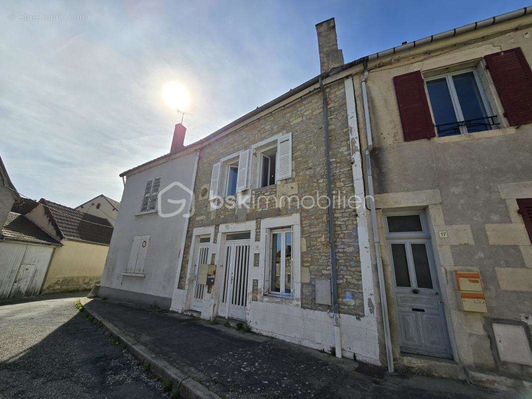 Appartement à SAINT-PIERRE-LE-MOUTIER