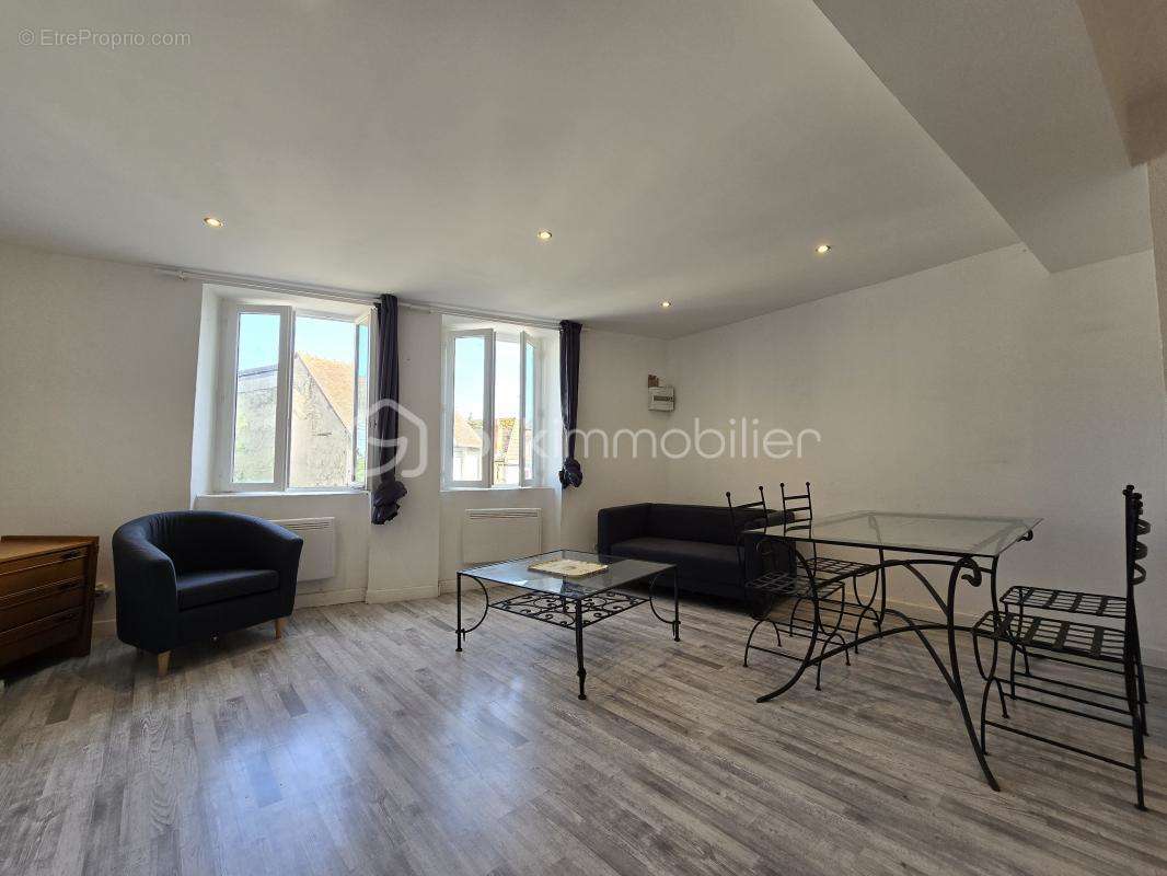 Appartement à SAINT-PIERRE-LE-MOUTIER