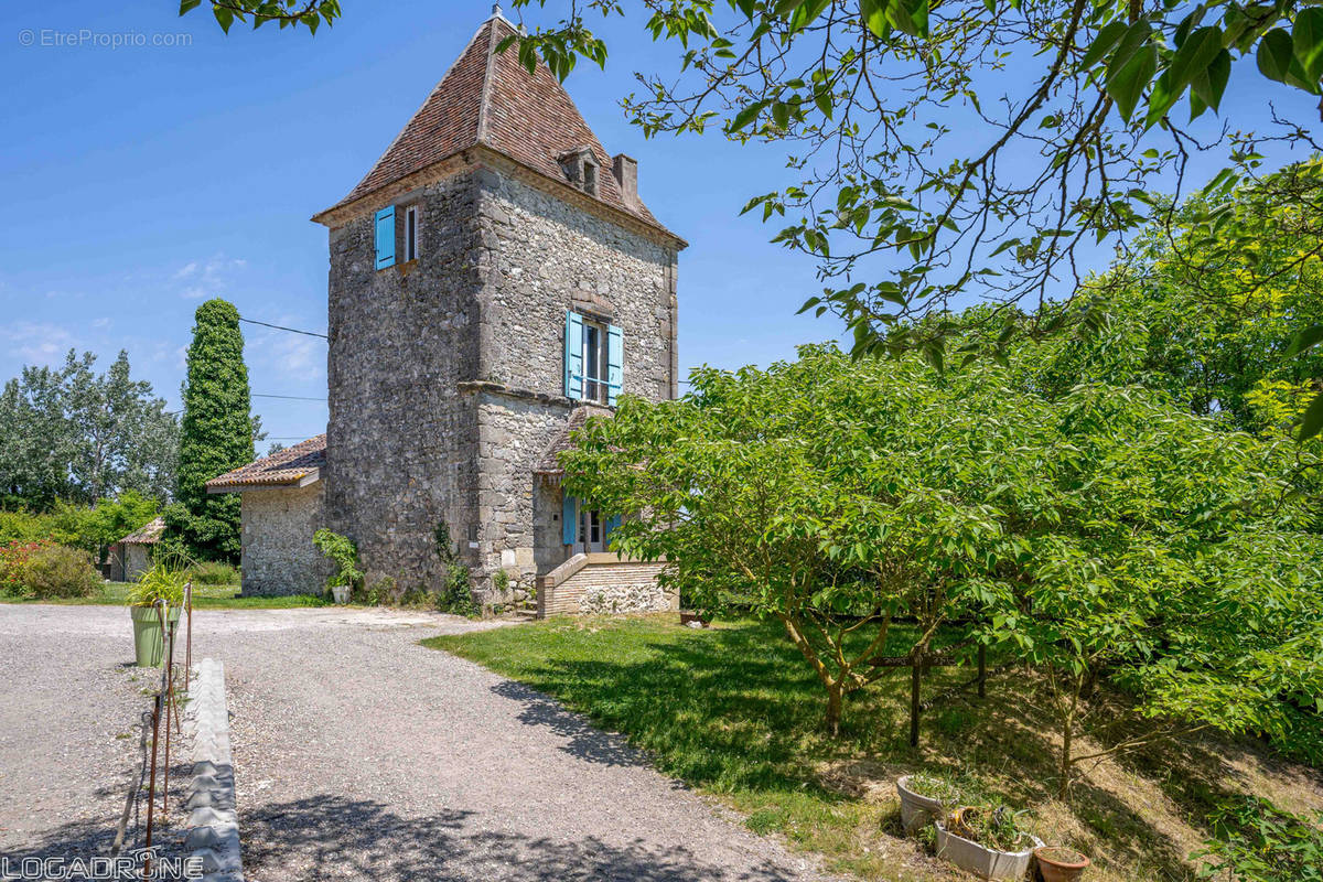 Maison à TOMBEBOEUF