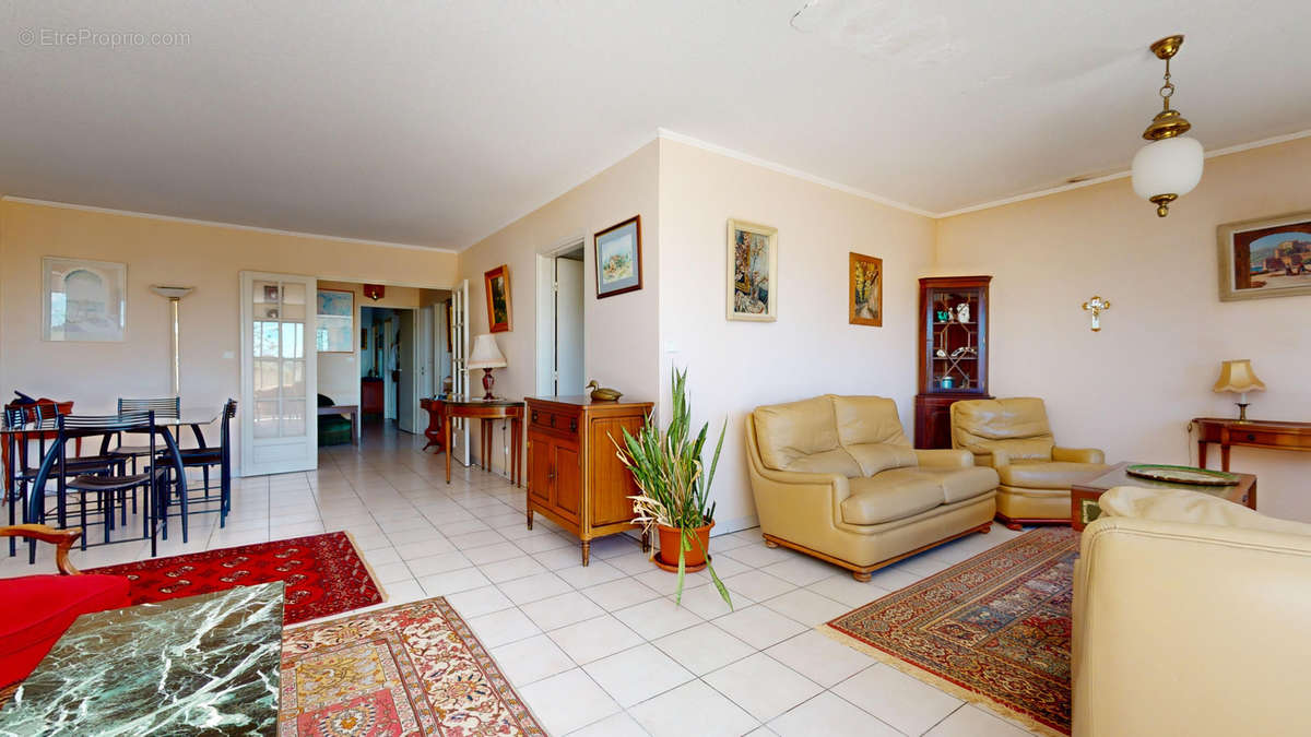 Appartement à VILLENEUVE-LES-AVIGNON