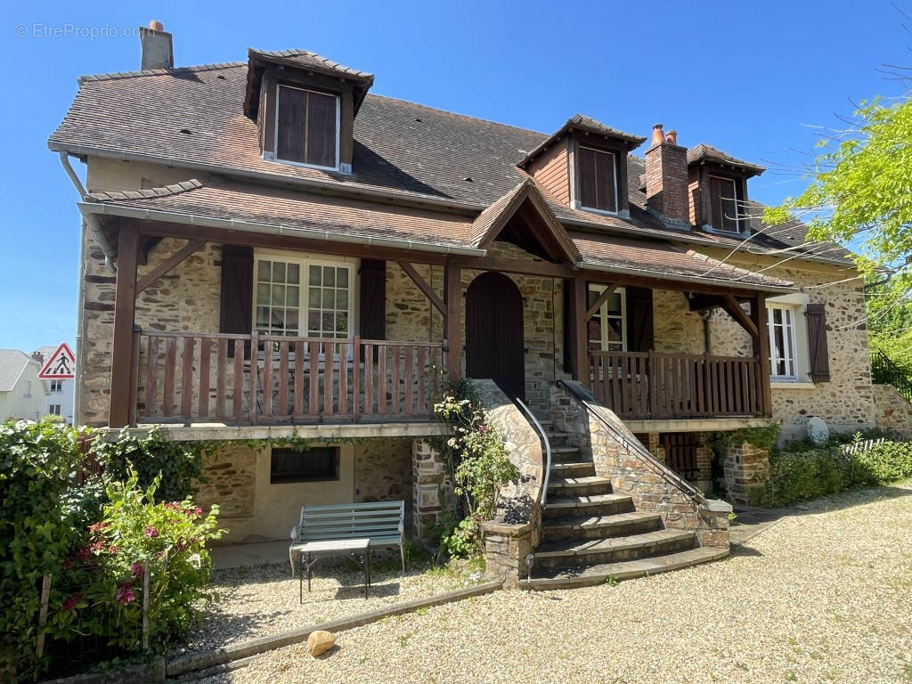 Maison à ARNAC-POMPADOUR