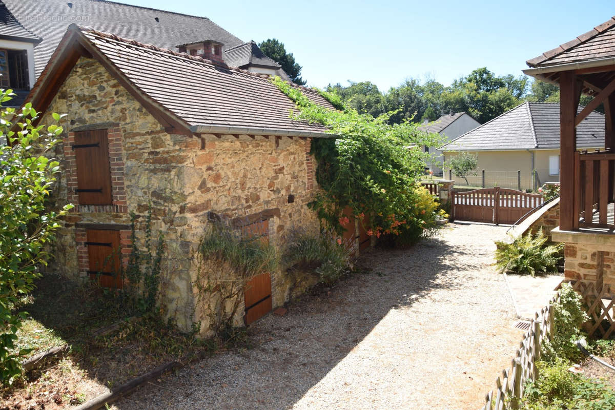 Maison à ARNAC-POMPADOUR