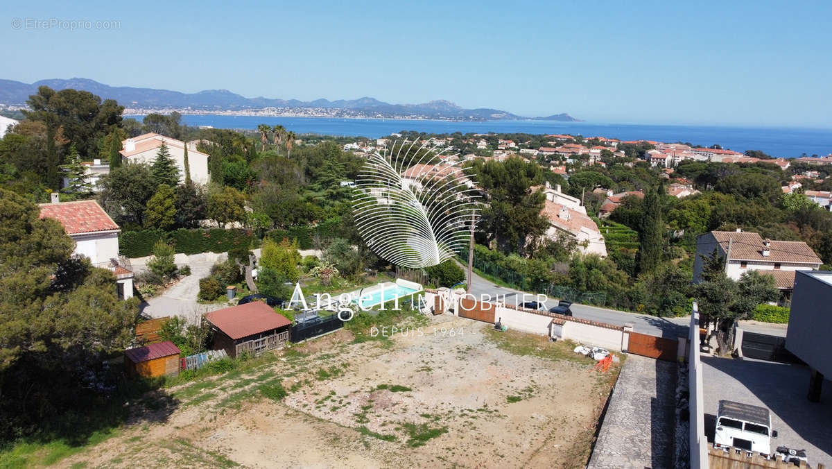 Terrain à FREJUS