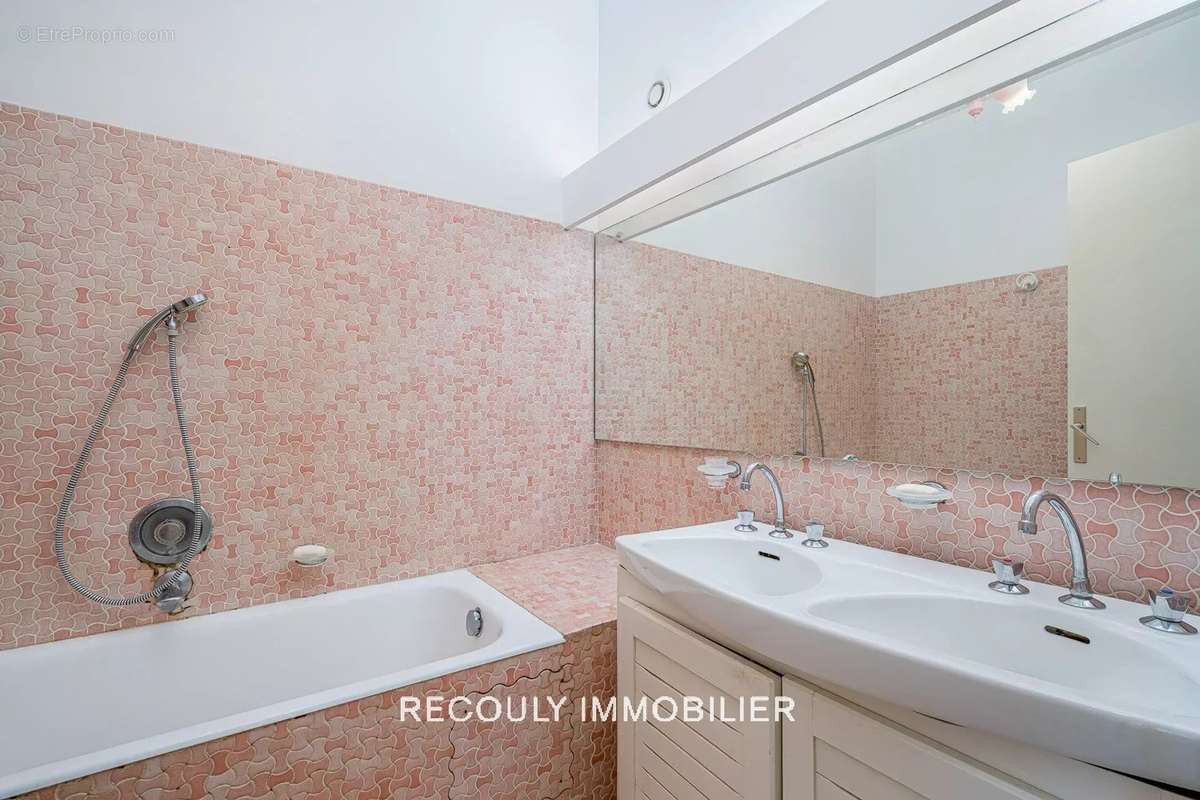 Appartement à MARSEILLE-7E