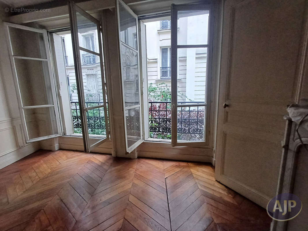 Appartement à PARIS-16E