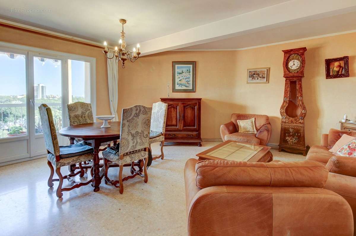 Appartement à SAINT-LAURENT-DU-VAR