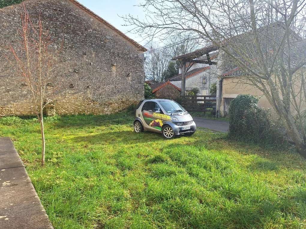 Maison à CHASSENEUIL-SUR-BONNIEURE