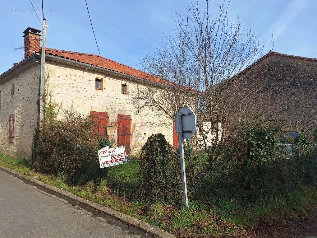 Maison à CHASSENEUIL-SUR-BONNIEURE