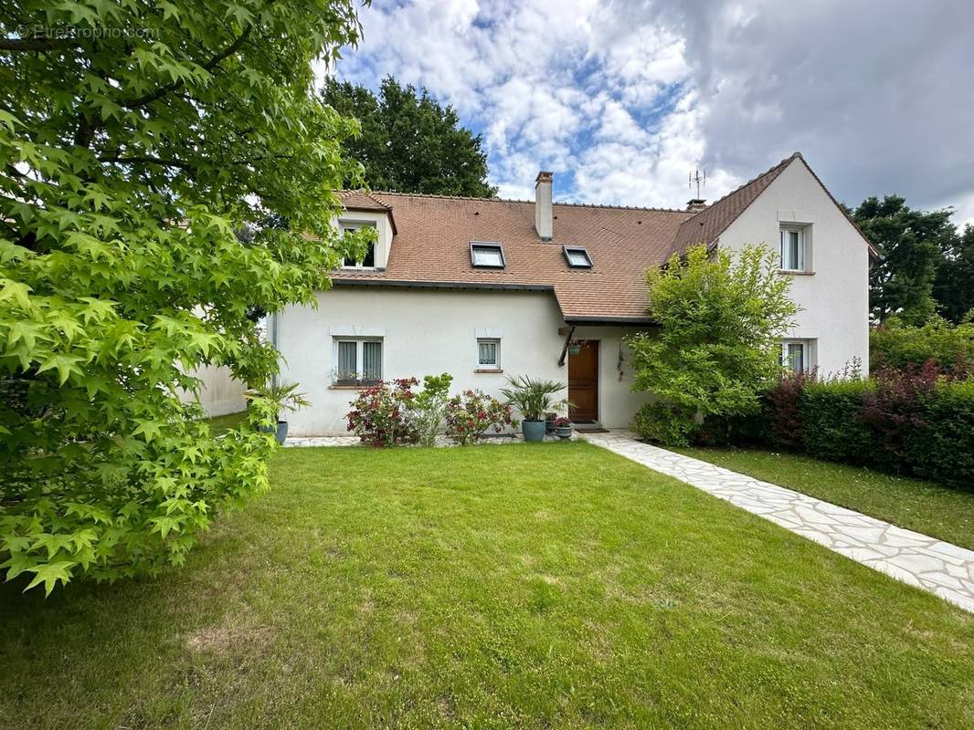 Maison à SAINT-FARGEAU-PONTHIERRY