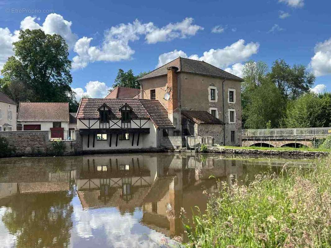 Maison à CHAROLLES