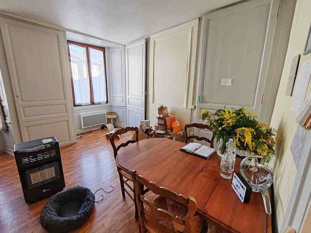 Appartement à SAINT-LEONARD-DE-NOBLAT