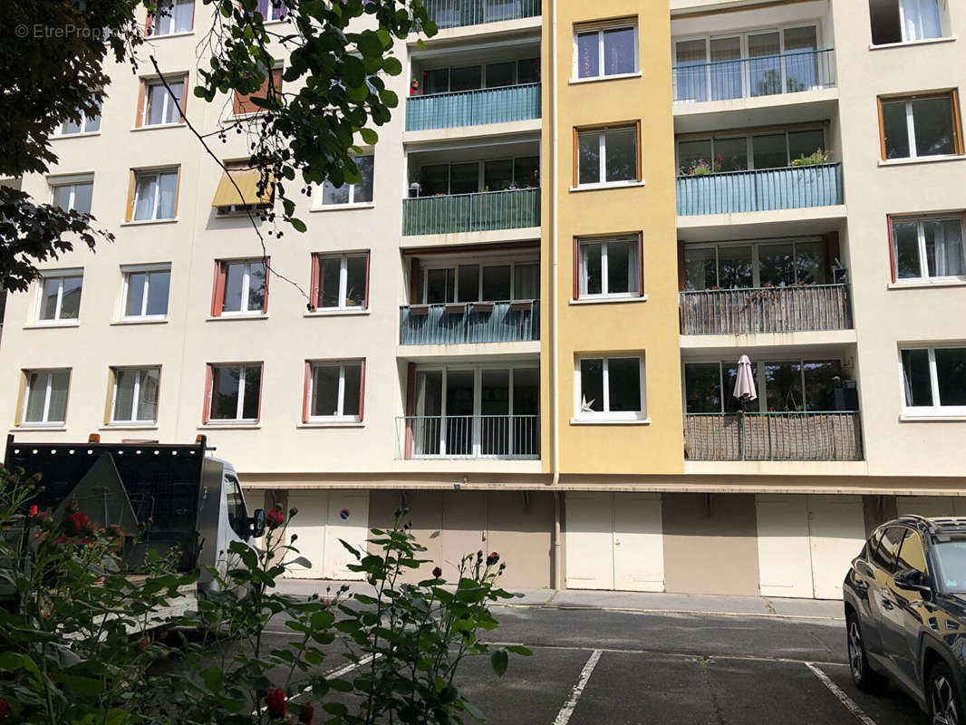 Appartement à BUC