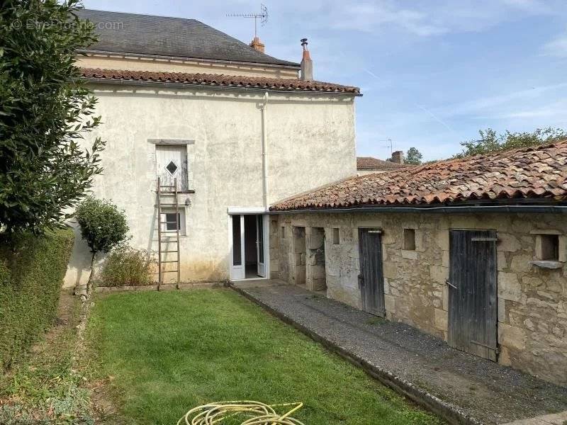 Maison à CHATEAU-GARNIER