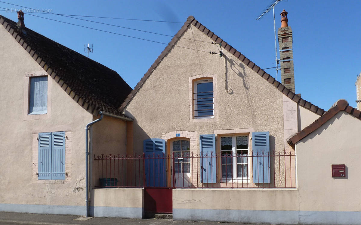 Maison à LE LUART