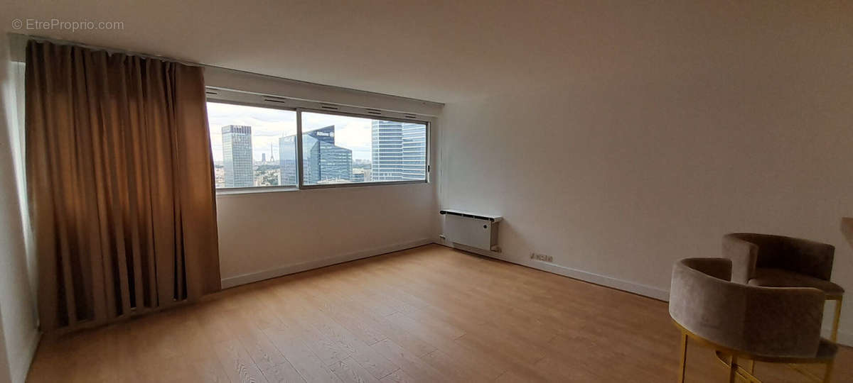 Appartement à COURBEVOIE