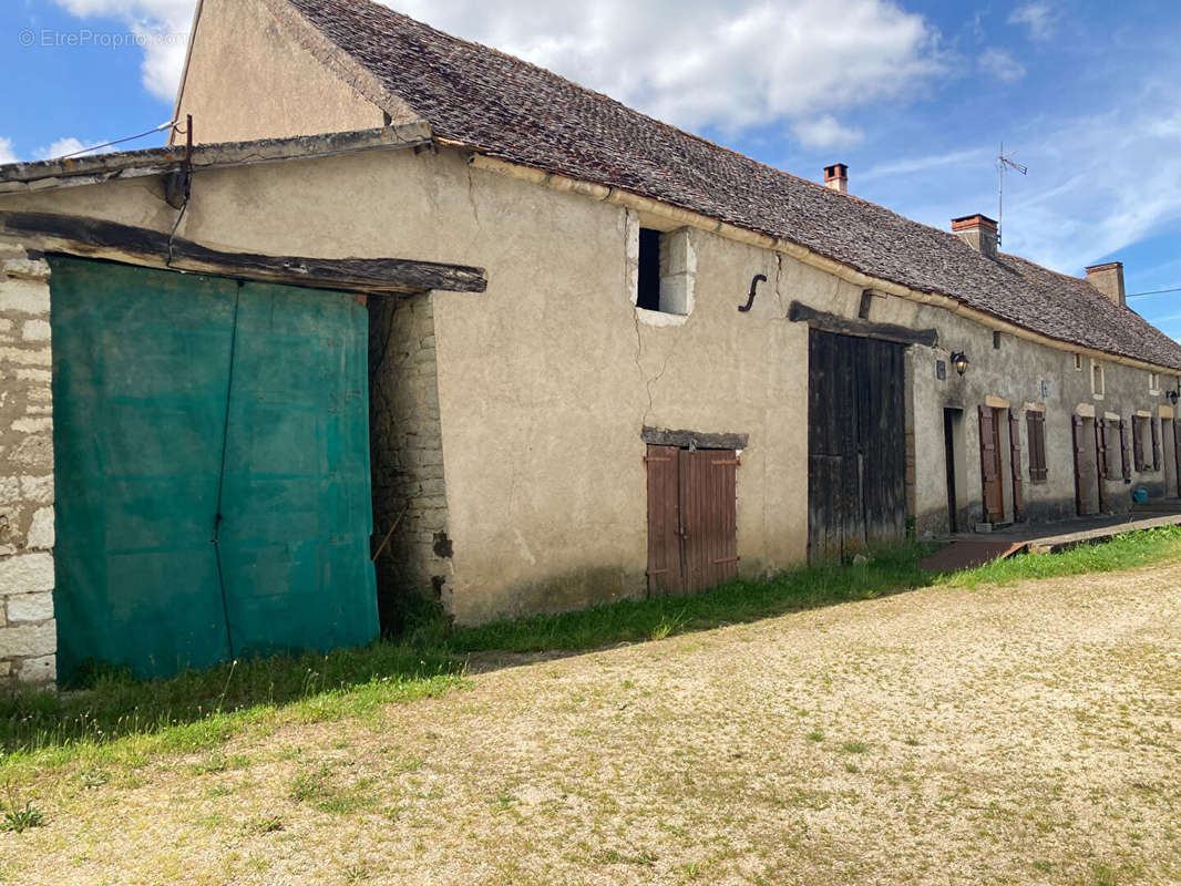 Maison à MESSEY-SUR-GROSNE