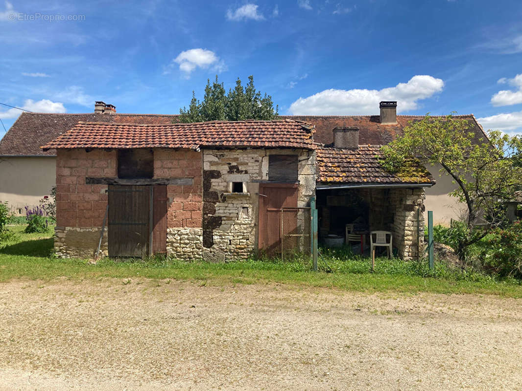 Maison à MESSEY-SUR-GROSNE