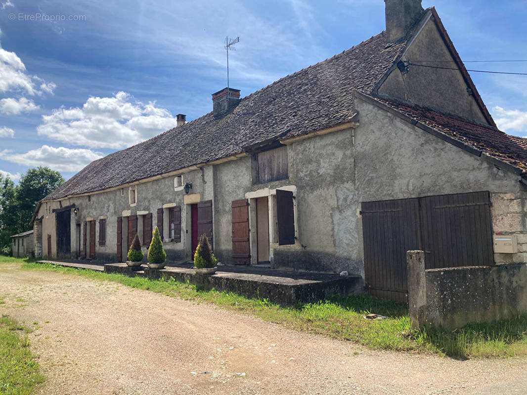 Maison à MESSEY-SUR-GROSNE