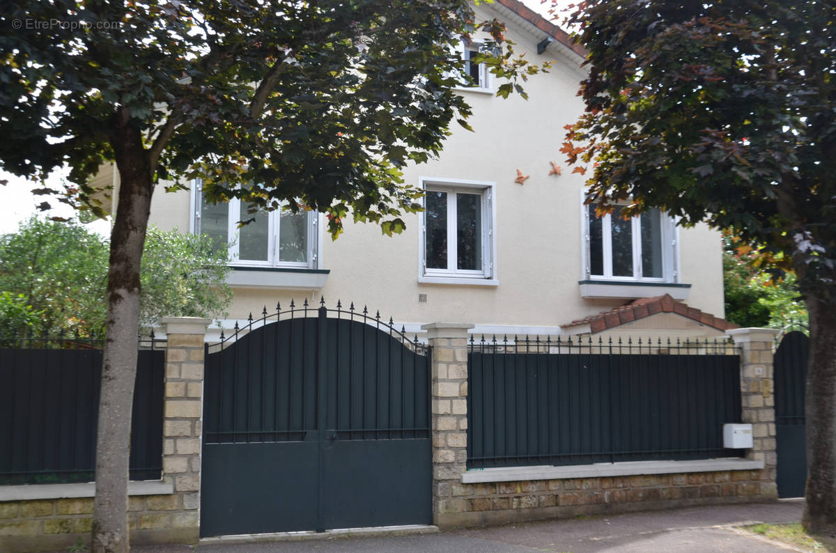 Maison à SAINT-MAUR-DES-FOSSES