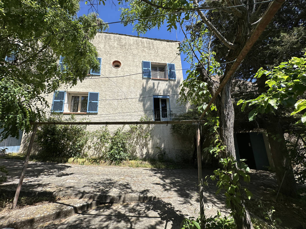 Maison à VINS-SUR-CARAMY