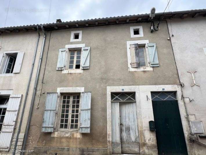 Maison à CHAMPAGNE-MOUTON