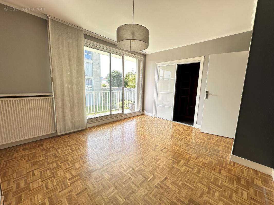 Appartement à COLOMBES