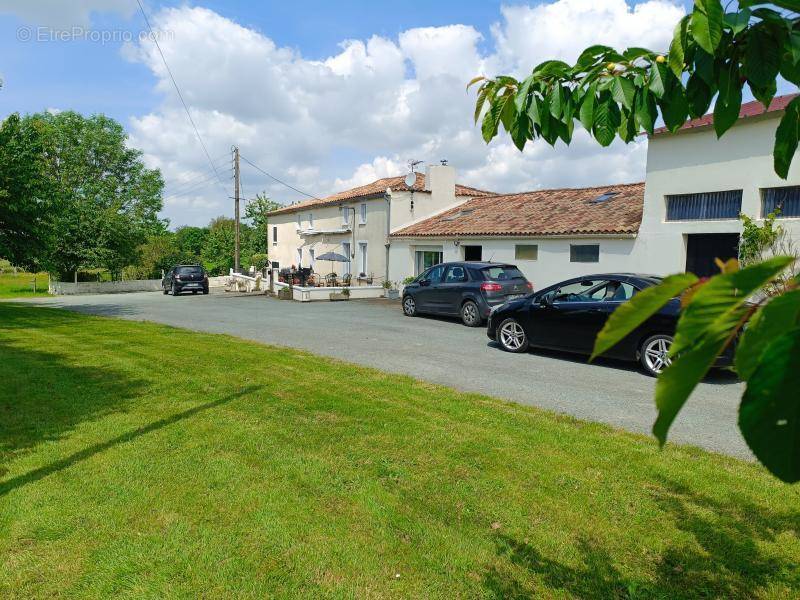 Maison à COURLAY