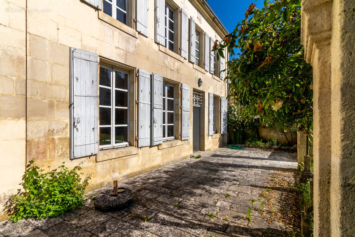 Maison à SAINT-SAVINIEN