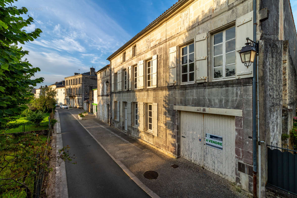 Maison à TAILLEBOURG