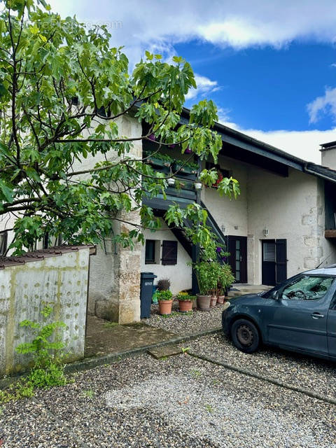 Appartement à POUGNY