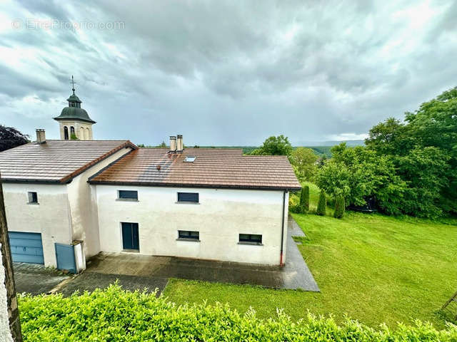 Appartement à POUGNY