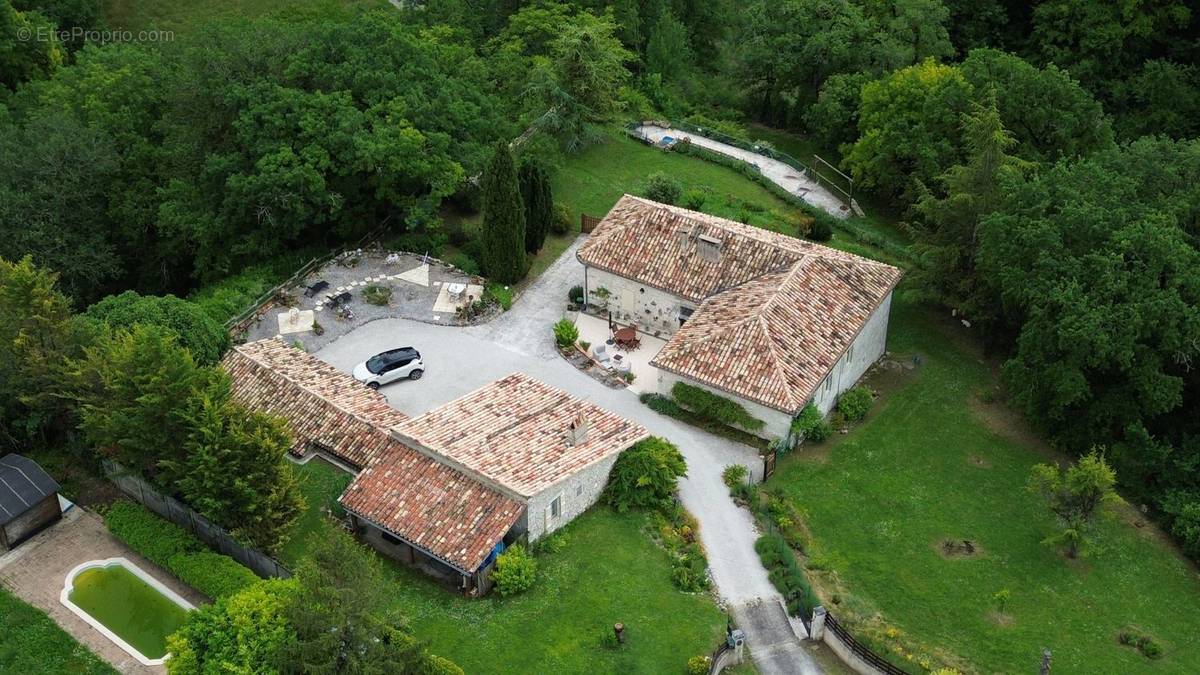 Maison à MONTAIGU-DE-QUERCY