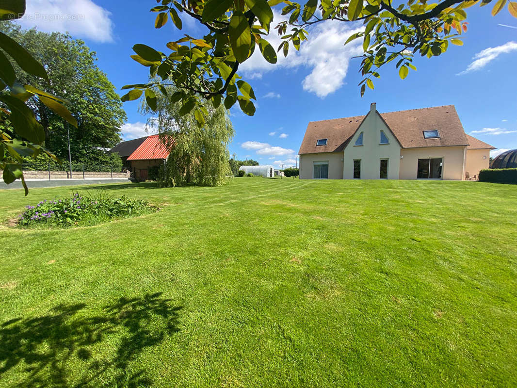 Maison à CONDE-SUR-VIRE