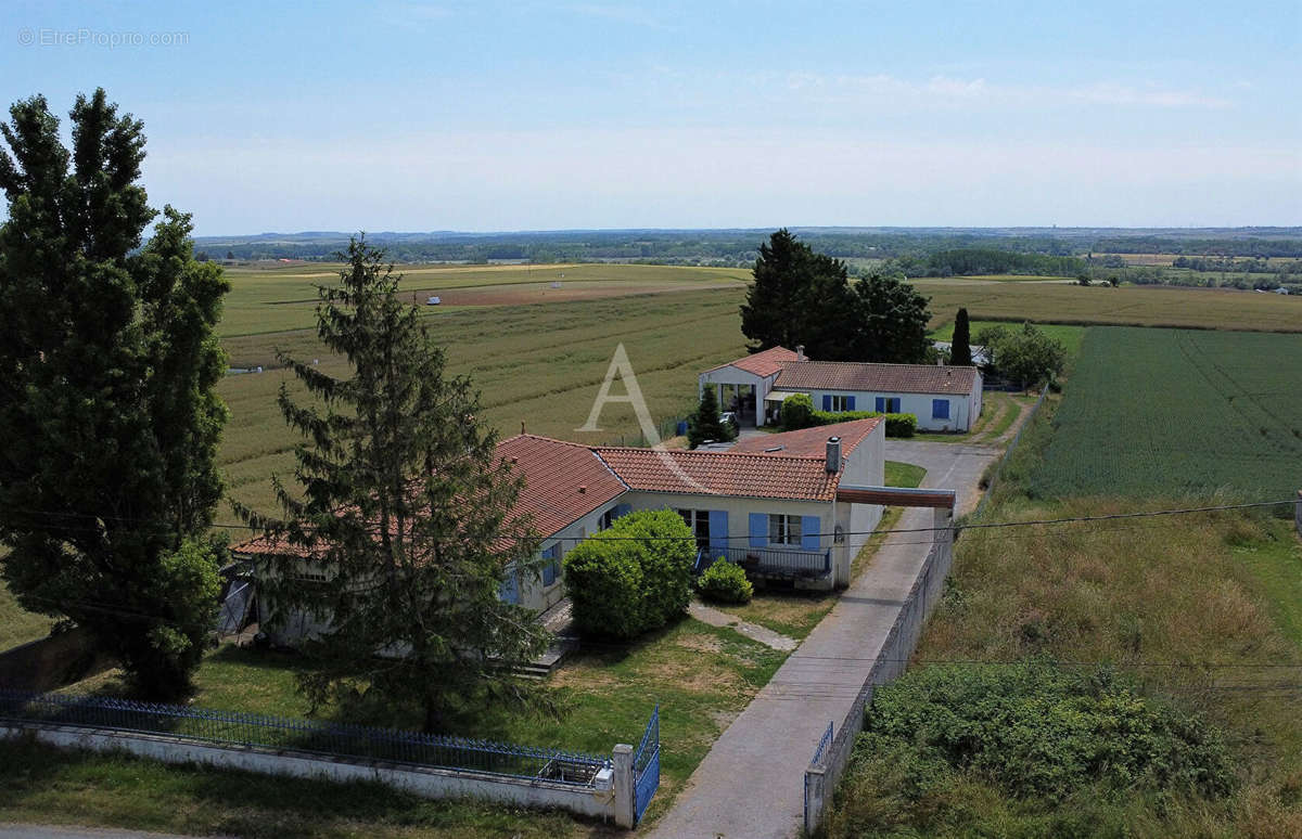 Appartement à CHANIERS